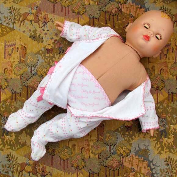 16" BABY DOLL MADAME ALEXANDER 2006 w WARDROBE; SEE ALL THAT'S INCLUDED! EUC - Picture 13 of 13